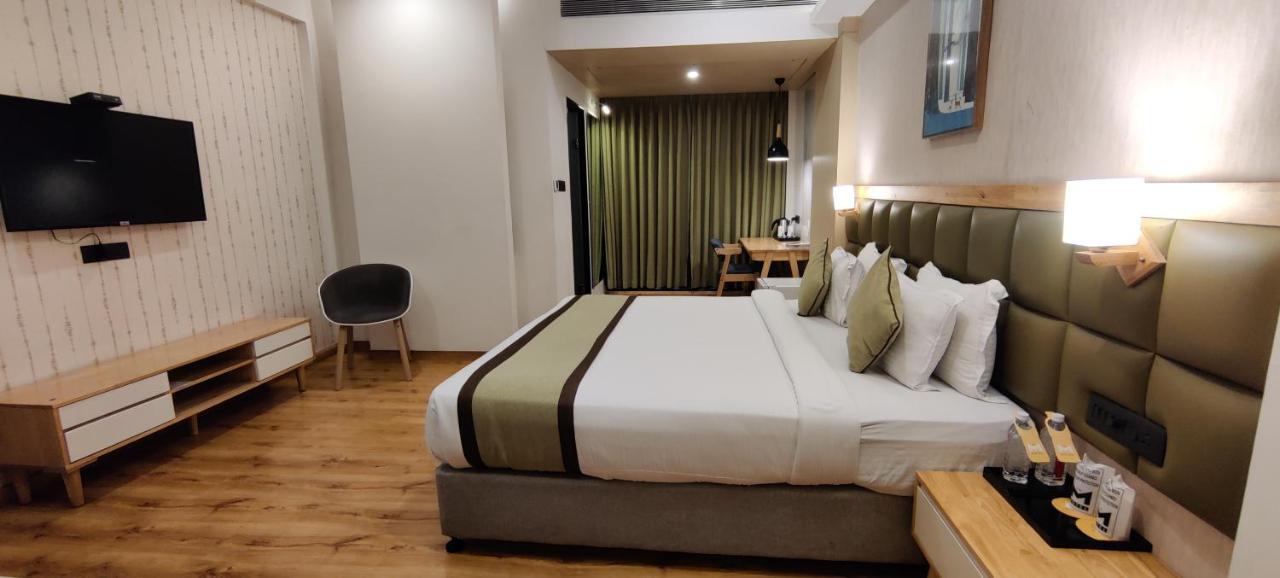 The M Hotel Rāipur Exterior foto